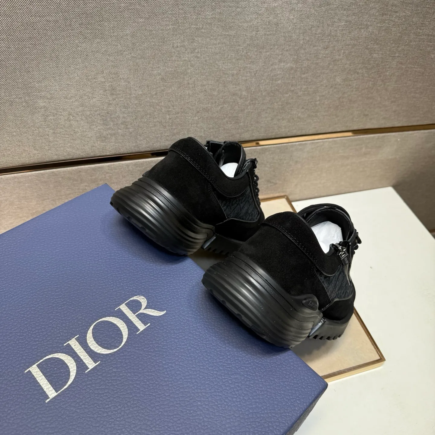 ⬛️Men's shoes 💰p560 [Dior~] Men's casual shoes 2025z cabinet sales simultaneously 🔶Size: 39-44 #️⃣ 🔷2 colors🔜The upper is made of multi-material splicing➕Genuine leather lining, comfortable and breathable, sole: original comfortable and wear-resistant outsole, ⚠️Real shot📱Photographed🎬The real thing is better📢📢📢